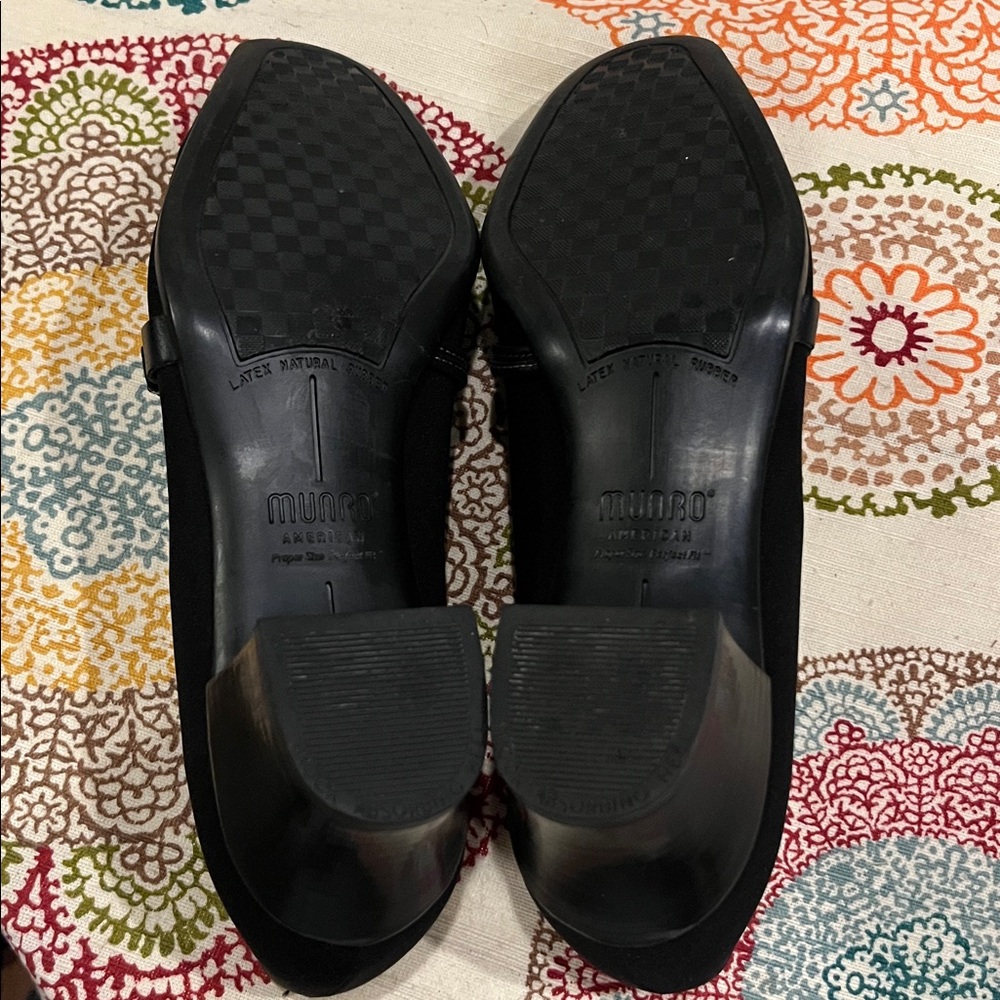 Munro American Cindi Stretch Black Pumps size 8 women’s - Picture 9 of 10
